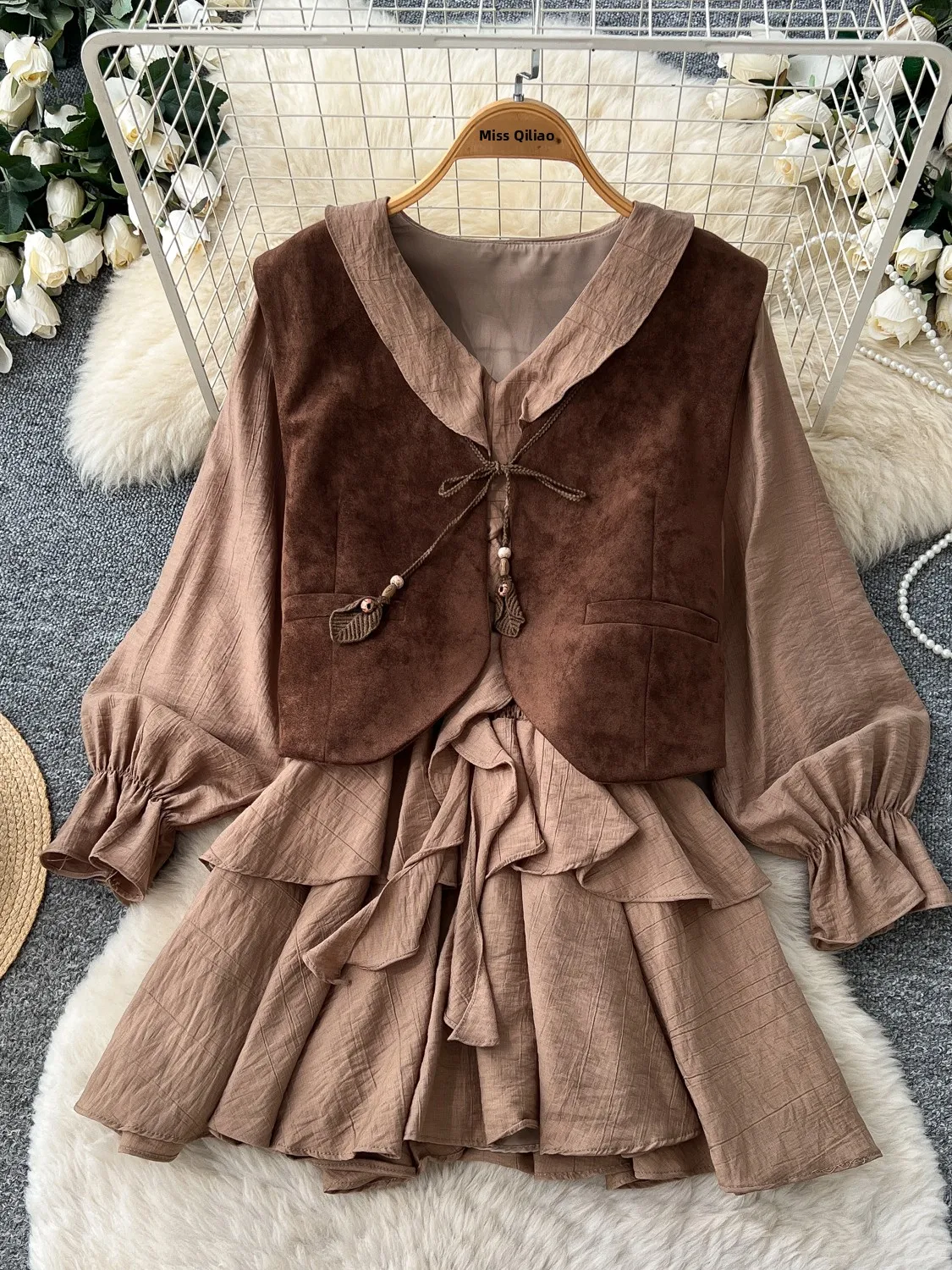 Retro Suede Vest Design Sense Lace Trim Dress Two-Piece Set Women's Autumn Commute Fashionable Set High Waist Polyester Fiber