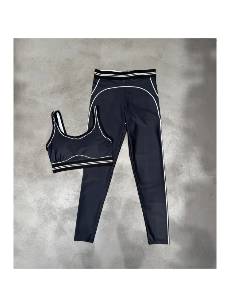 AL* Yoga Set: Gestreept, kleurblokdesign dat de lichaamsproporties verlengt; hoog-elastisch, snel-droogend vest gecombineerd met broek. - afbeelding 2