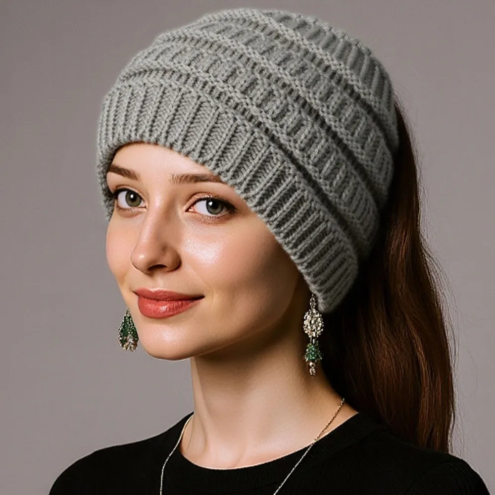 Gorro con cola de caballo de Color sólido cálido, gorro grueso con protección para los oídos, gorro tejido, gorro para mujer, otoño