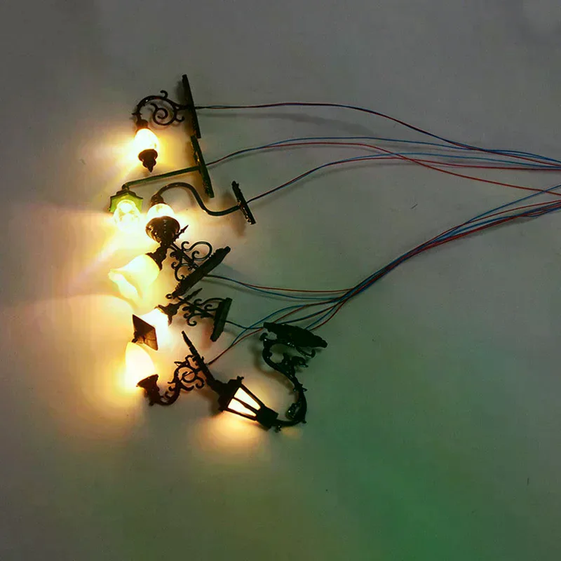 Lámparas de montaje en pared para niños, modelo de lámparas de parque ferroviario, accesorios de muebles para decoración de casa de muñecas, juguetes para juego de imitación, regalo, 1 Uds.