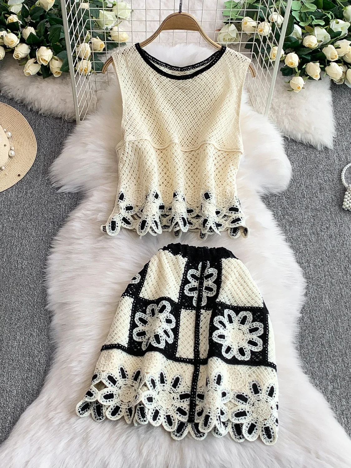 

n Vaion Sle Color Blo Hook Lace Hollow out round Ne Svel Vest Top Two Piece Set High Waist Slim ort S...