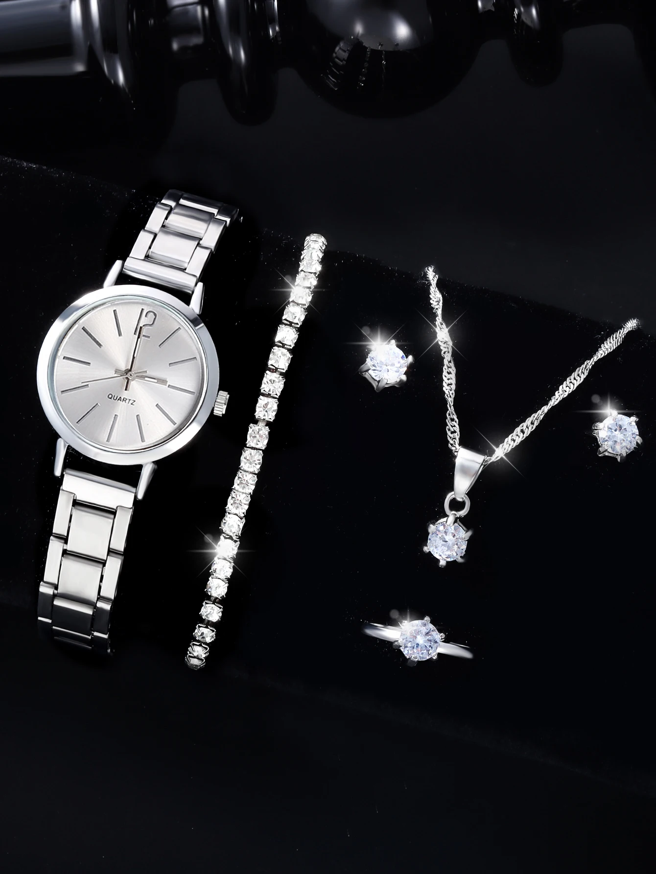 Stylish compact alloy ladies graduated quartz watch and small diamond necklace set gift party pieces