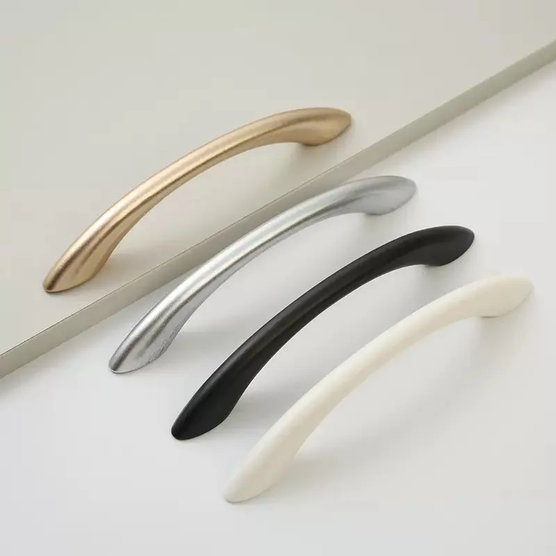 Maniglia in plastica nera Nuovo design Maniglia per armadio da cucina Armadio in lega d'oro Maniglia per porta del cassetto Maniglie in alluminio per mobili