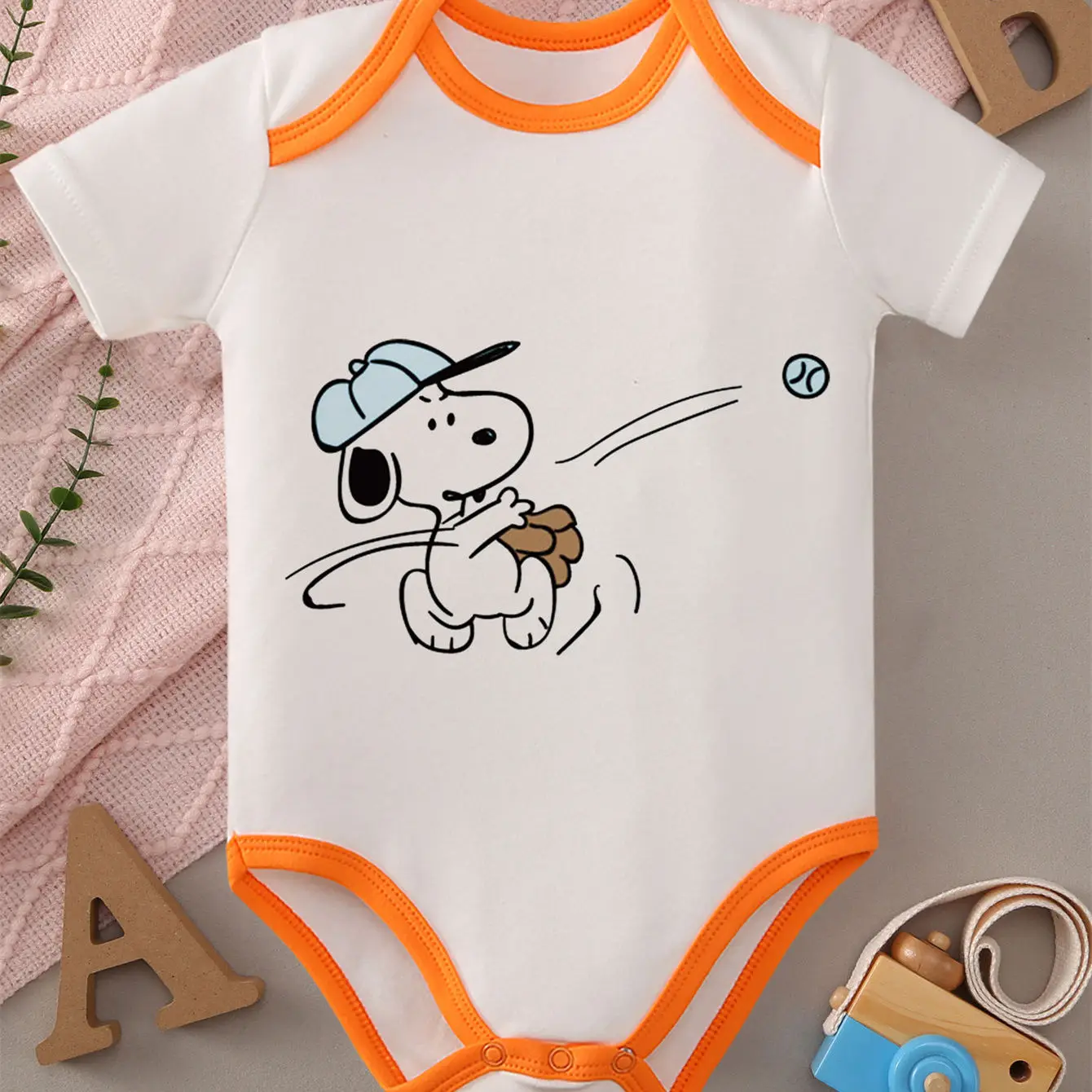 

MINISO Pure Cotton Cloths Snoopy Print Soft Baby Jumpsuit Best Gift for Honey Baby Onesie Bodysuit for 0 To 12 Months Newborn
