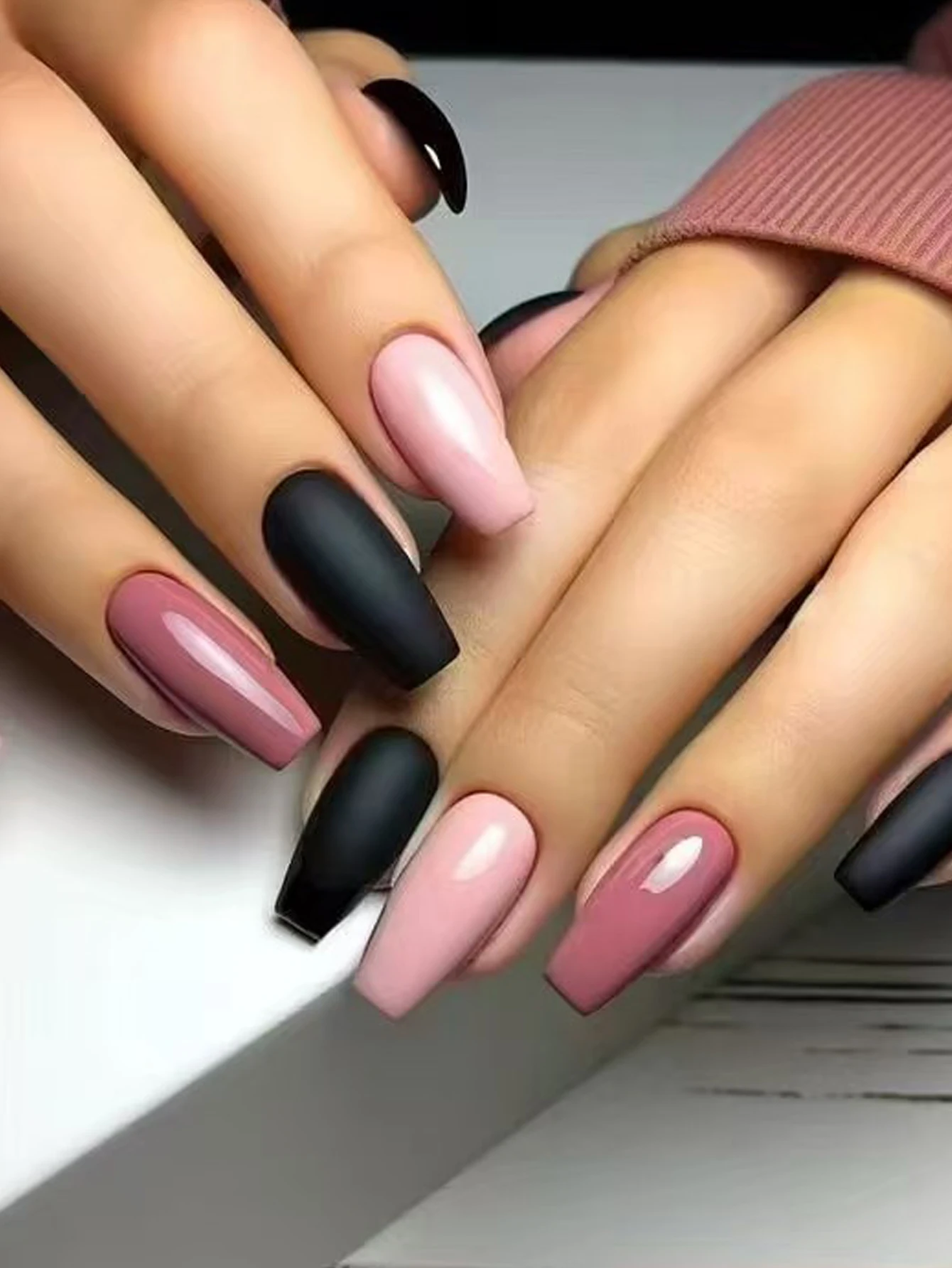 

24 шт., матовый чистый цвет, черный порошок, маникюр, носимые ногти в форме миндаля