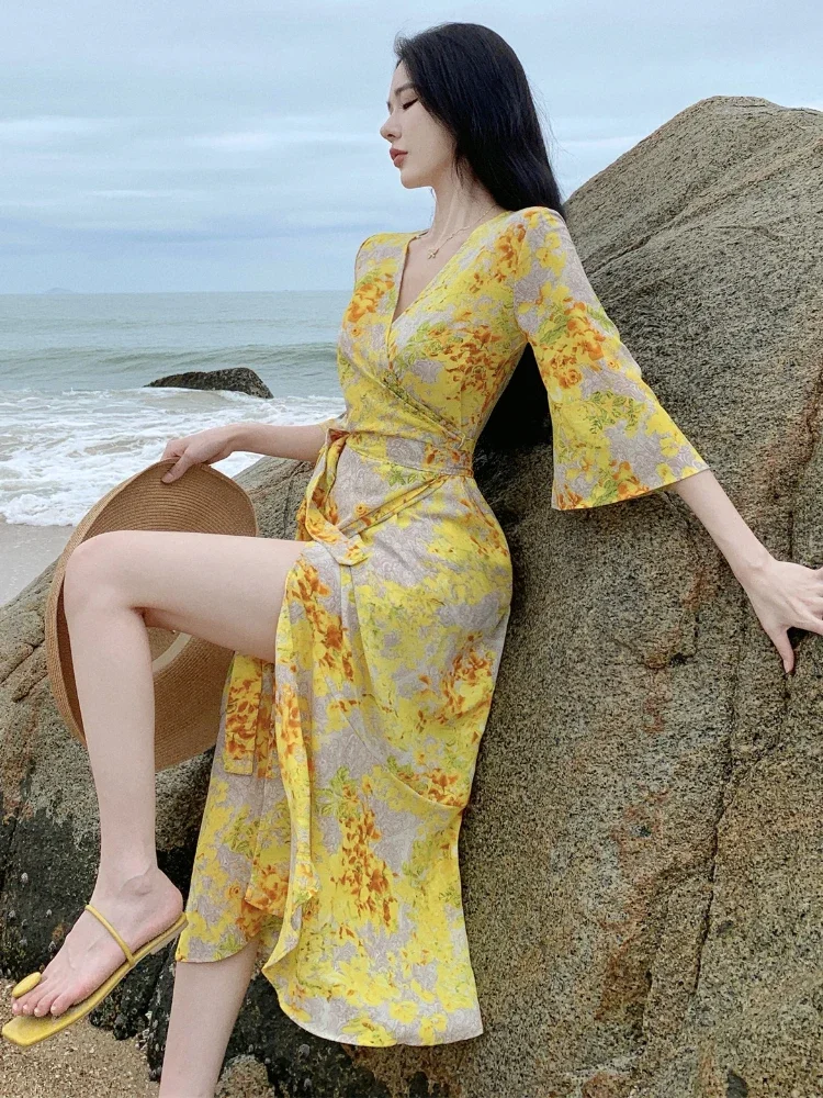 Sexy midi vestido feminino bodycone verão férias francês temperamento senhora com decote em v elegante vintage cintura alta ins bandagem impressão na moda fenda