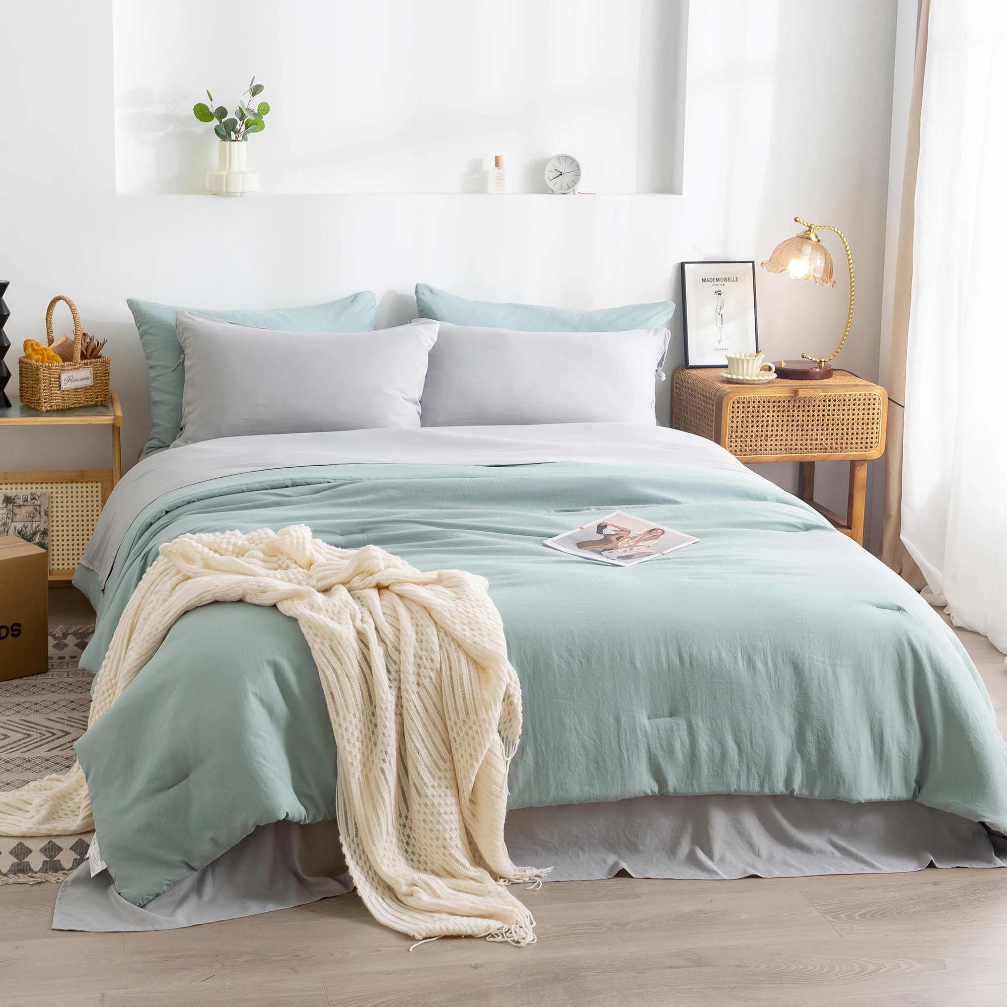 Light gray and sage green 7-piece bed bag,Super soft washed polyester cotton Twin size bed quilt and bedding set pillowcase.