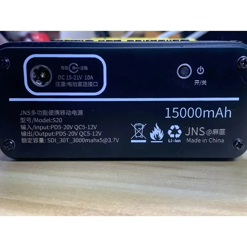 Il kit di alimentazione mobile senza saldatura con schermo a colori JNS S20 può essere installato con cinque kit di batterie al litio 21700 senza batterie