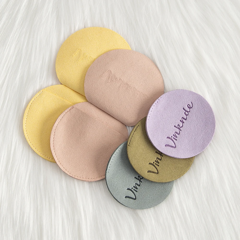 

Оптовая продажа, 100 шт., круглая сумка из микрофибры на заказ, бархатная замшевая сумка, упаковка для ювелирных изделий, свадебные сувениры, подарочный органайзер с принтом логотипа