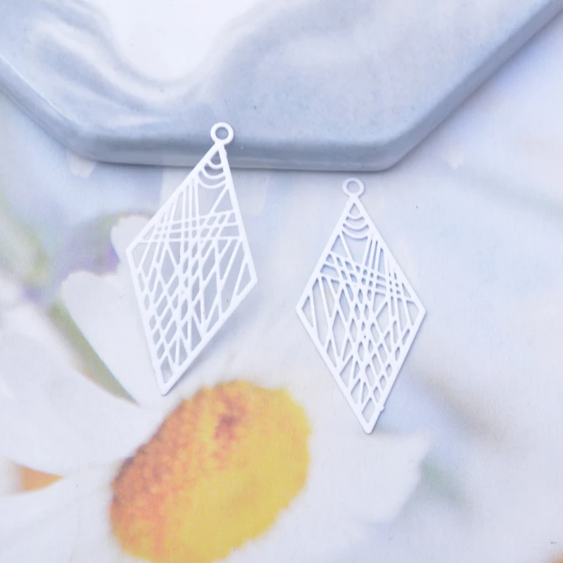 50 Stück AC7408 32*16mm Metall-Rhombus-Anhänger Messing-Filigran-Anhänger DIY Schmuck Ohrring Herstellung Zubehör – Detail 6