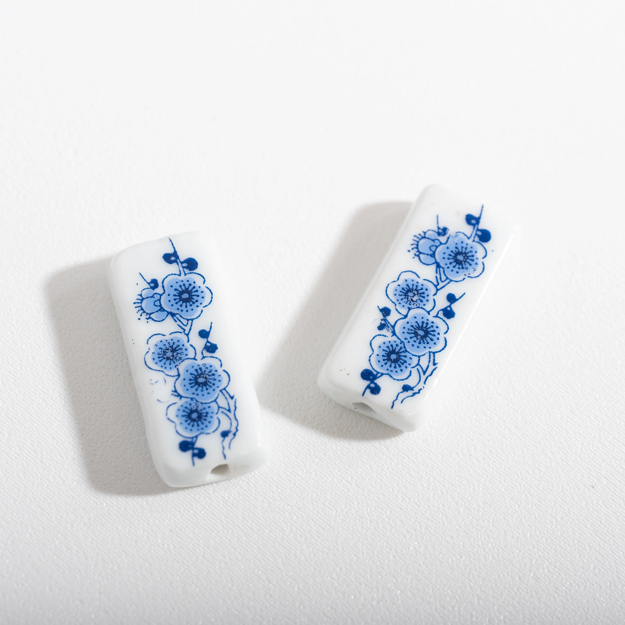 الأزرق والأبيض زهر الخوخ السيراميك الخرز بلاط شكل DIY بها بنفسك صنع المجوهرات الاكسسوارات خمر الخزف قلادة خزر عازل #1