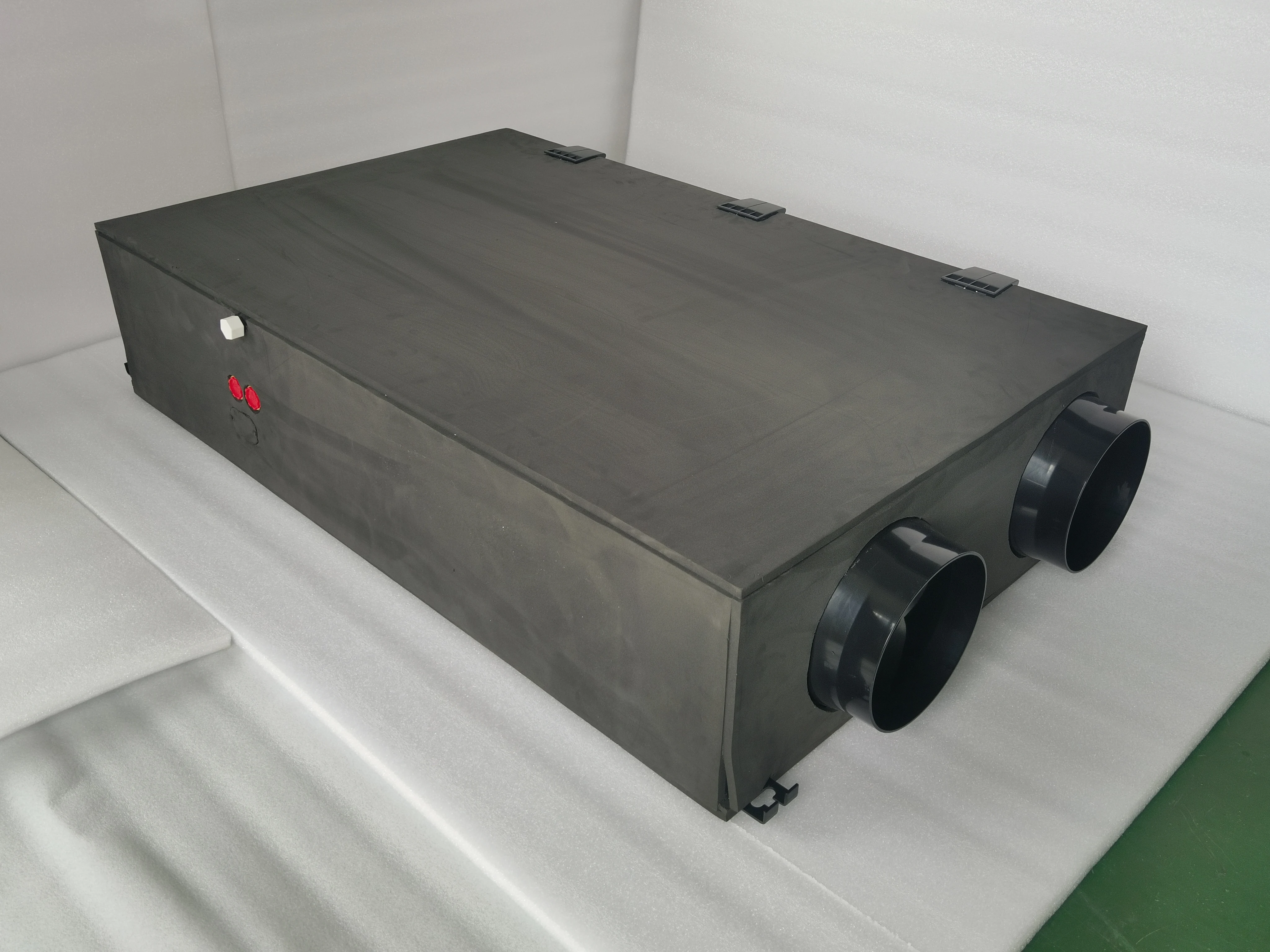 Sistema de ventilação de ar doméstico com bomba de calor montada no teto com recuperação de calor para resfriamento e aquecimento