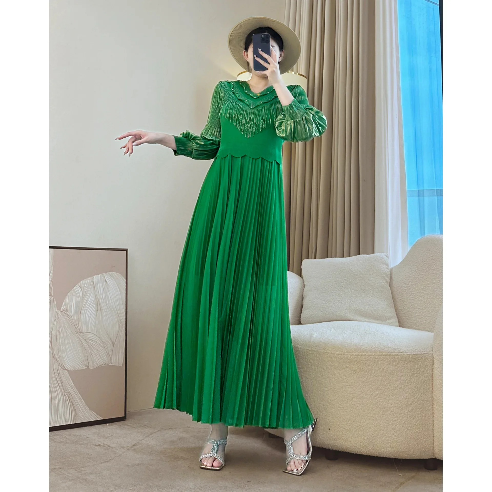 

2025 High-end Foreign Style Mother Skirt Summer New Green Long Dress Women's Miyake Pleated Age-reducing Dress