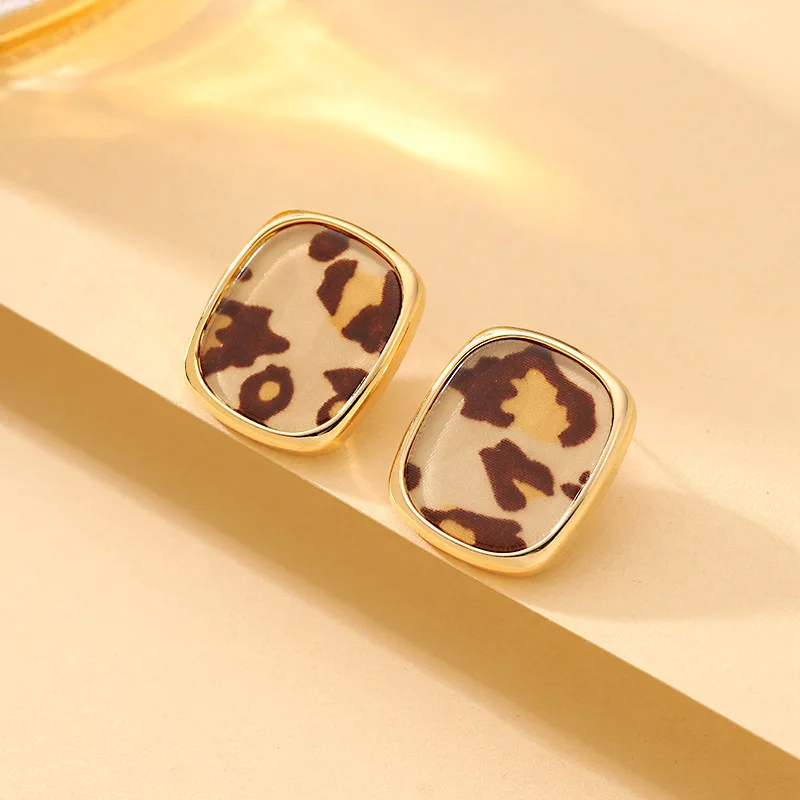 Stylish and exquisite niche style Maillard style caramel leopard print plate geometric earrings light luxury high-end earrings