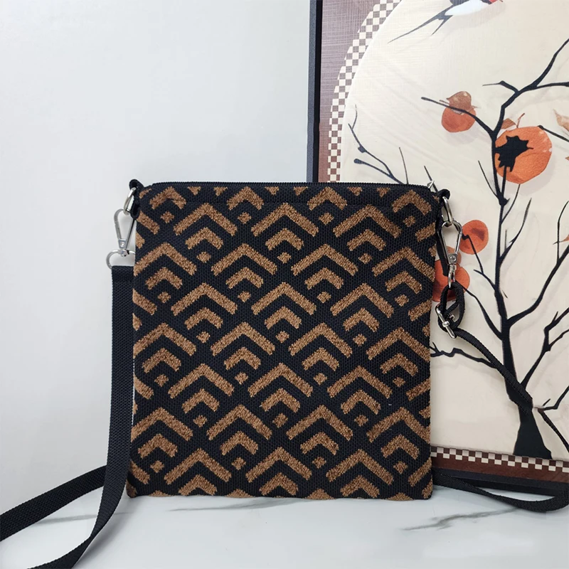 

Niche Design Knitted Crossbody Bag with Diamond Pattern Large Capacity French-Style Storage Zipper Crossbody Bag