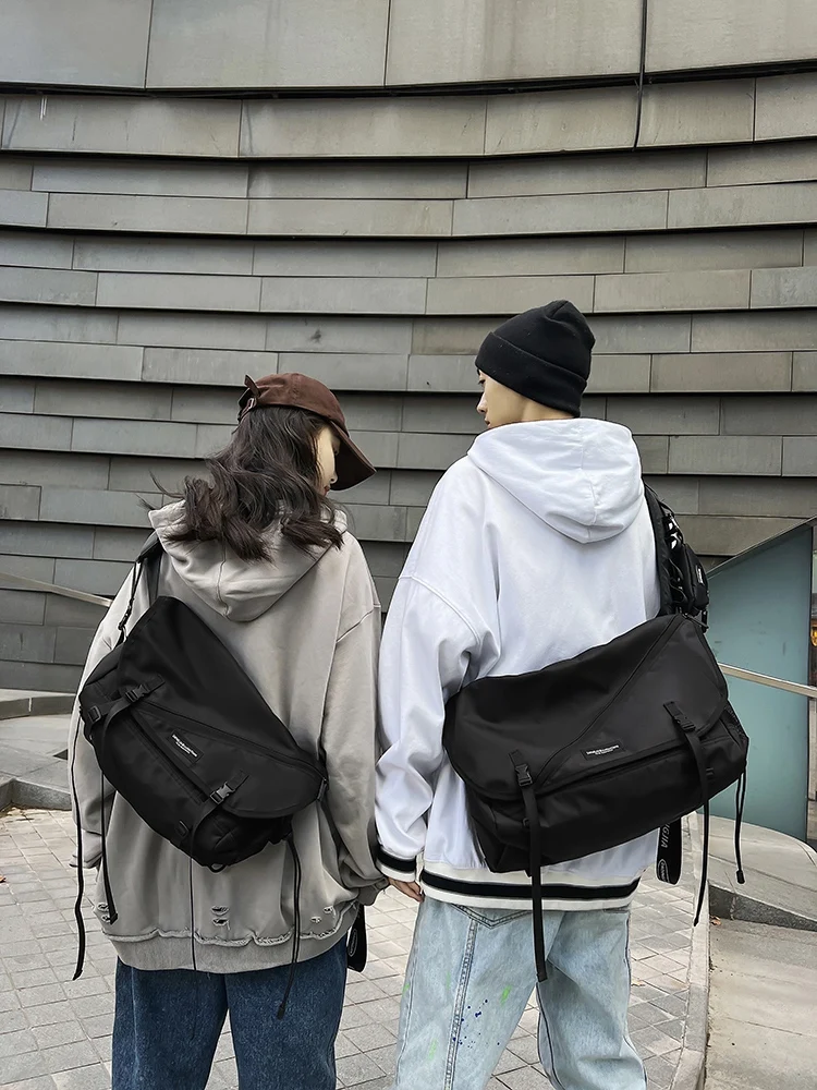 

Large Capaci Commuter Women's Crossbody Bag Faionable Ins Brand Mailman Sle Nylon Material Zipper Closure Casual Leisure