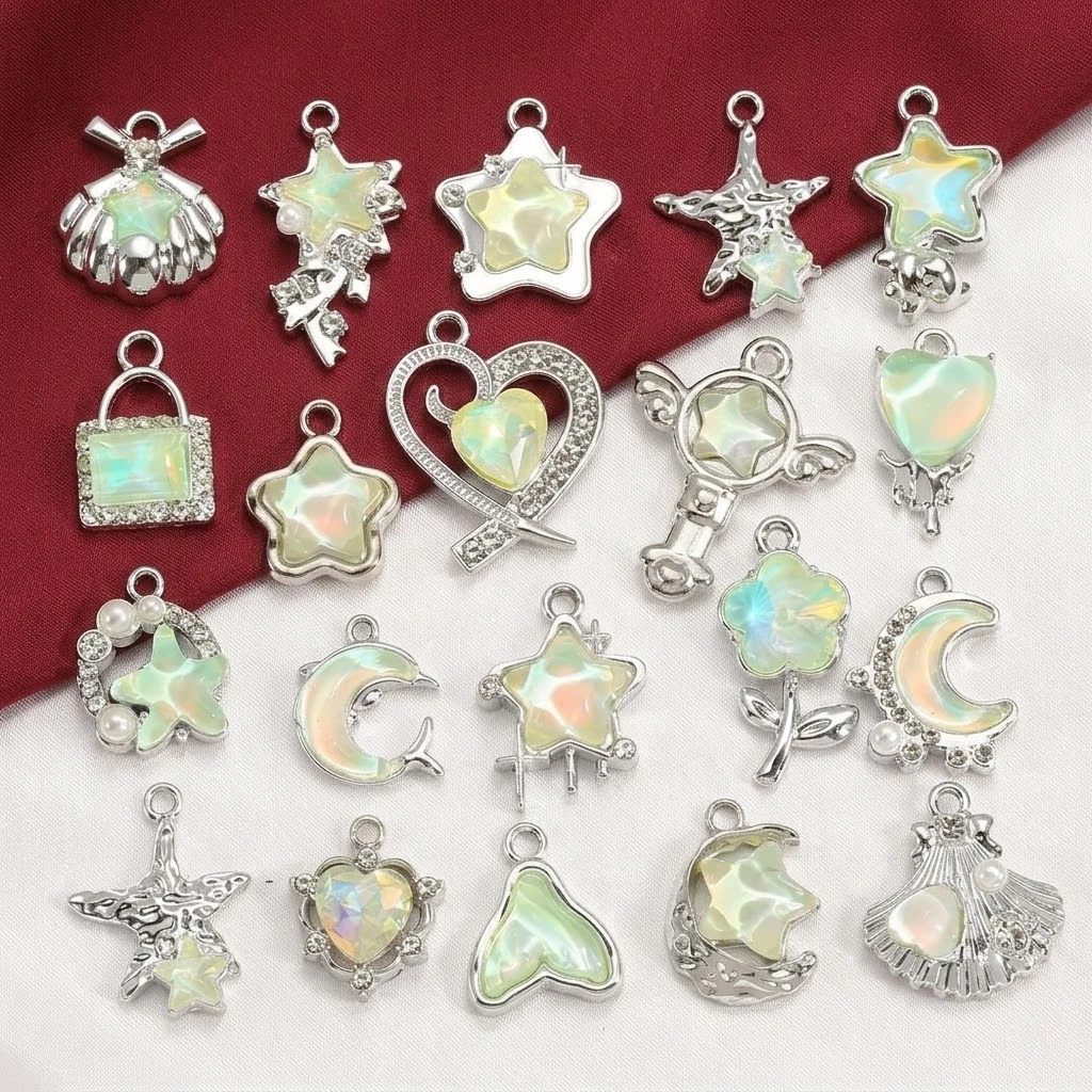 10 Stück Gemischte Gotische Anhänger Kristallglas-Herzanhänger Hängende Ornamente für DIY Schlüsselanhänger Halskette Schmuckherstellung