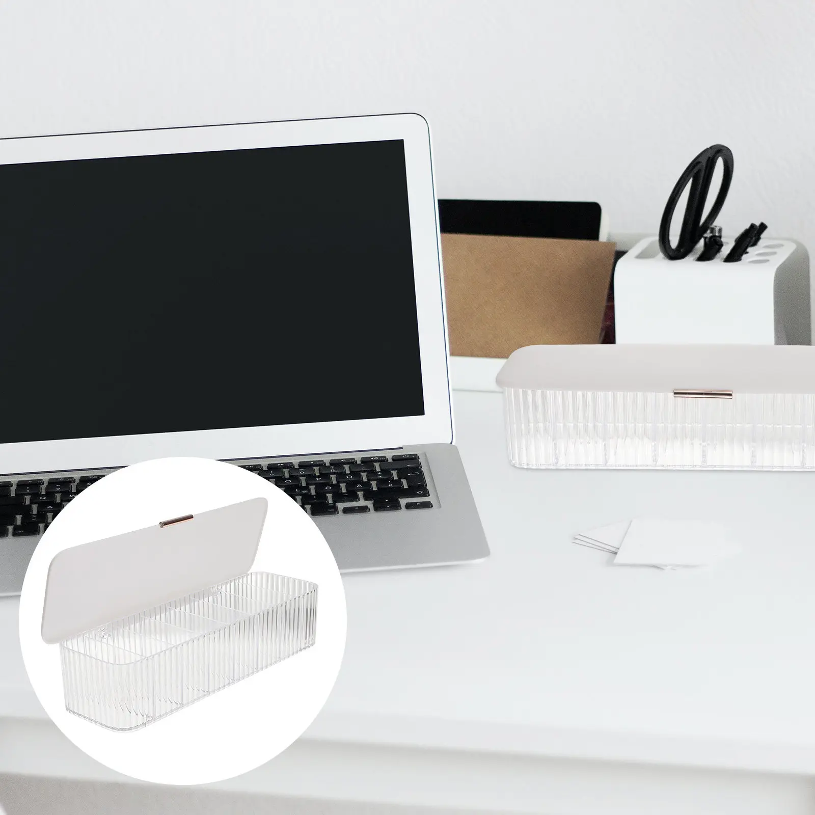 

Коробка для хранения кабелей с отдельными отсеками и прозрачной крышкой для защиты кабелей, обеспечивает аккуратную организацию на рабочем столе, дома и в офисе.