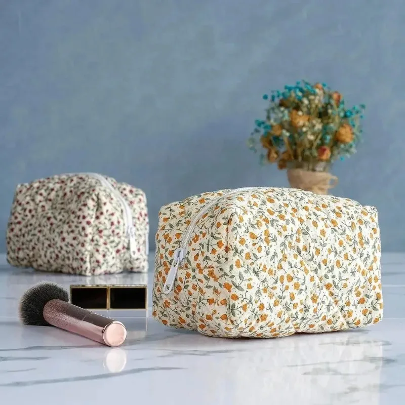 Travel Skincare Storage Pouch Large Makeup Bag Travel Accessories Pretty Floral Puffy Print Cosmetic Bag with Zipper Portable