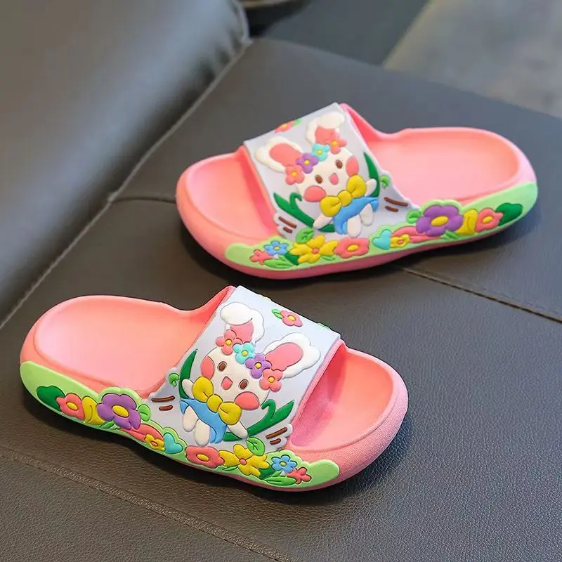 Zapatillas informales de dibujos animados de una palabra para niños, zapatilla de baño antideslizante de suela suave para niñas, novedad de verano 2024