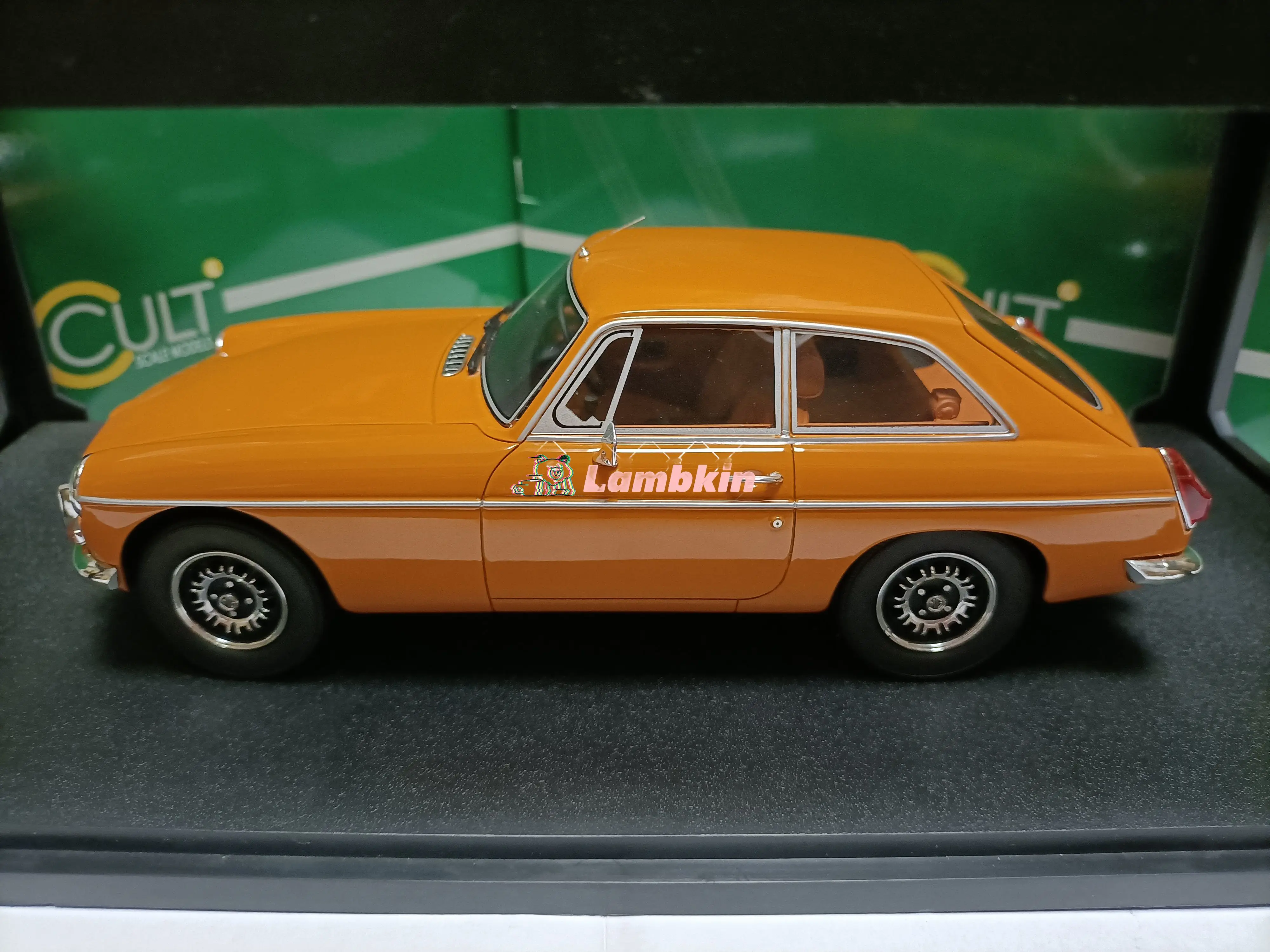 Cult 1:18 Rover mg Coupe Model MG B GT V8 Harvest Gold 1974, pomarańczowy prezent kolekcjonerski Ozdoba samochodu z żywicy