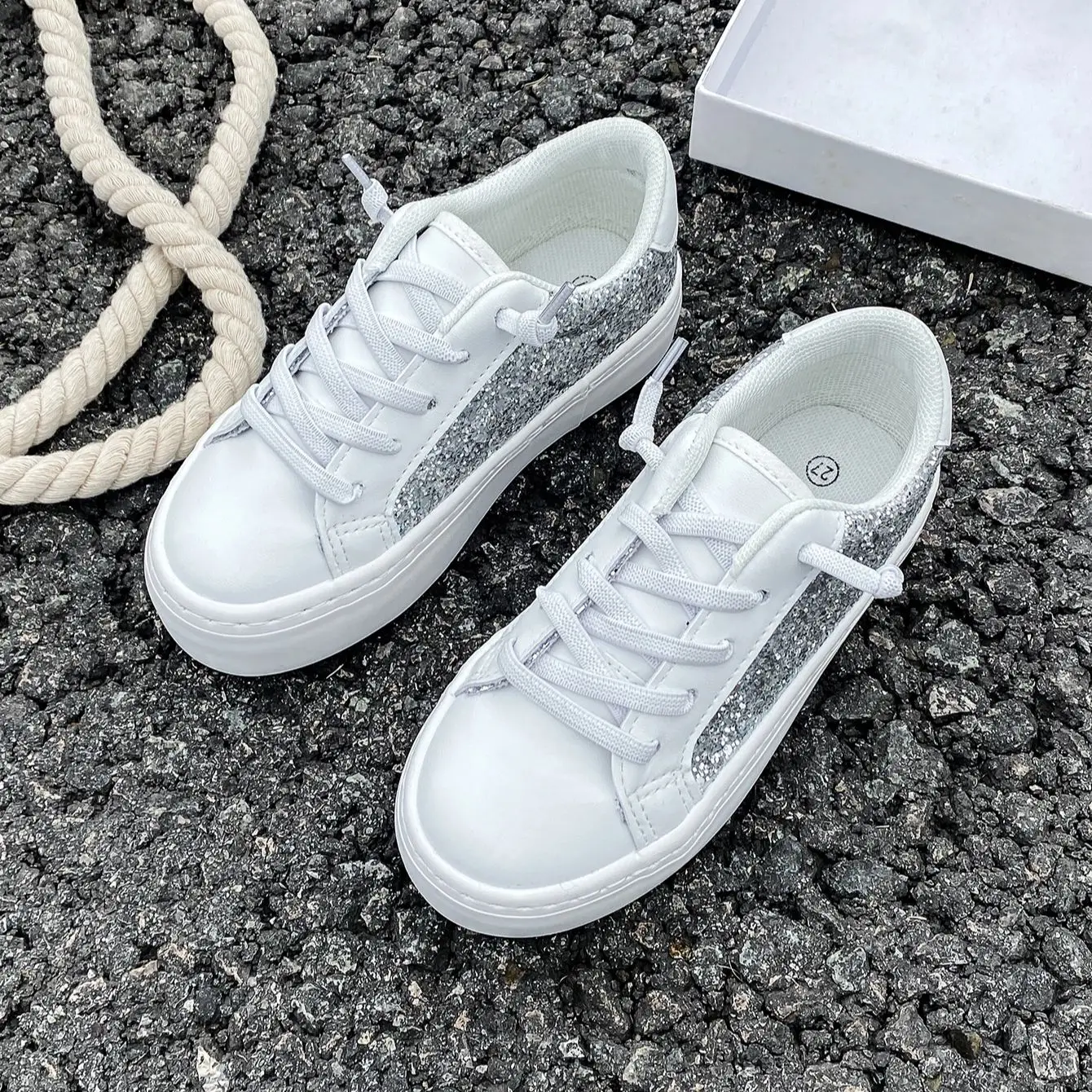 8011Trendy and versatile casual sports skateboarding children\'s shoes, girls\' flat shoes, fashionable soft sole, breathable and