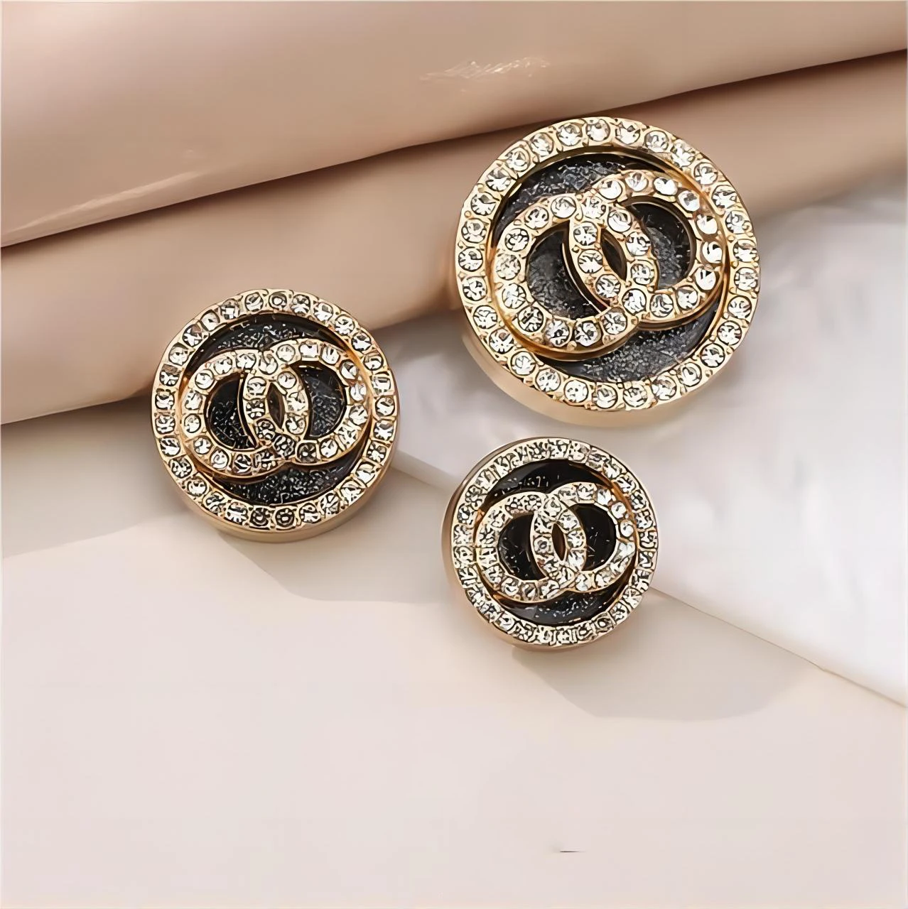 6 قطعة الفاخرة مصمم شعار جولة المعادن الفاخرة اللؤلؤ الخياطة زر للملابس الإكسسوارات اليدوية Material بها بنفسك المواد الديكور الذهبي #3