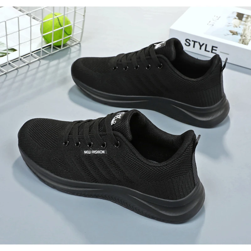 Sneakers da uomo di qualità 2024 suola spessa scarpe da corsa da uomo antiscivolo scarpe da ginnastica Casual da uomo di moda da Tennis traspiranti con fondo morbido