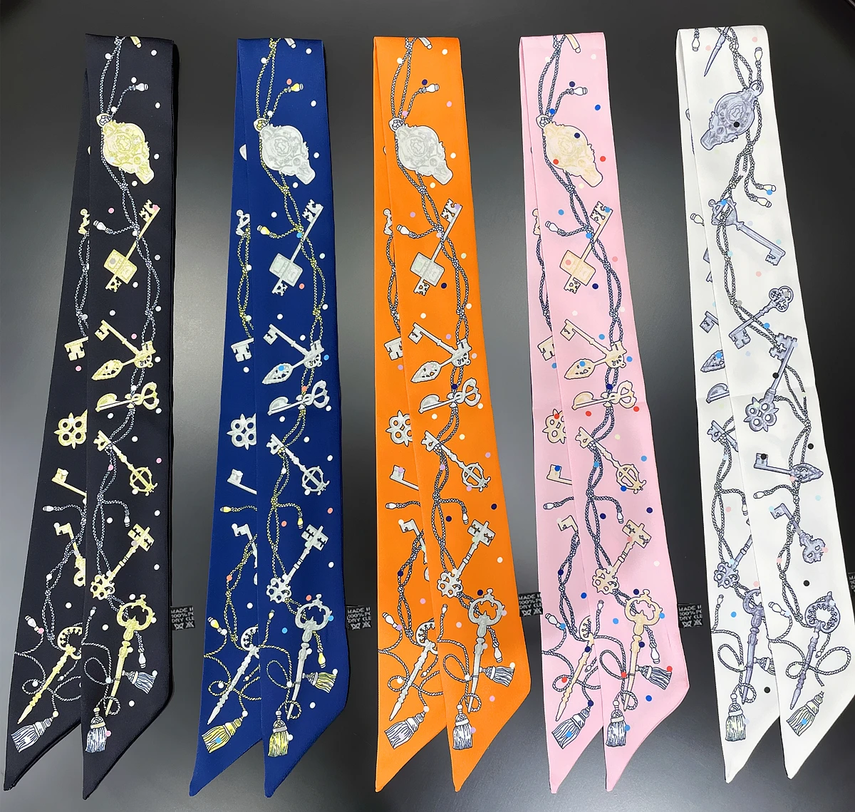 2023 New Design Key Women Scarf Luxury Brand Silk Scarf Fashion Headband Foulard Skinny Hair Bag Scarves Neckerchief