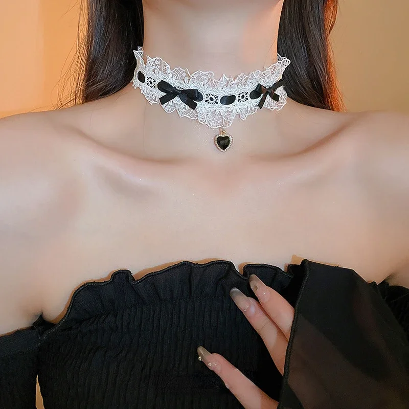 Elegant Lace Bowkot Choker Necklace Gothic Collar Necklace with Love Heart Pendant Vintage Choker Short Chain Necklace Jewelry