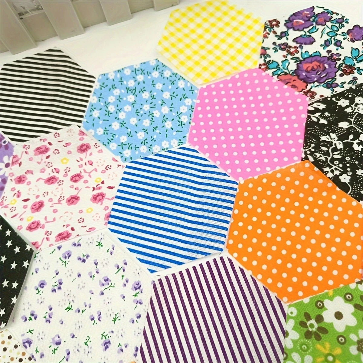 50/100pcs Hexagonal Cotton Patchwork Fabric Random Colors LowDensity Fabric Used Sewing And Quilting Material For Handicrafts Fa