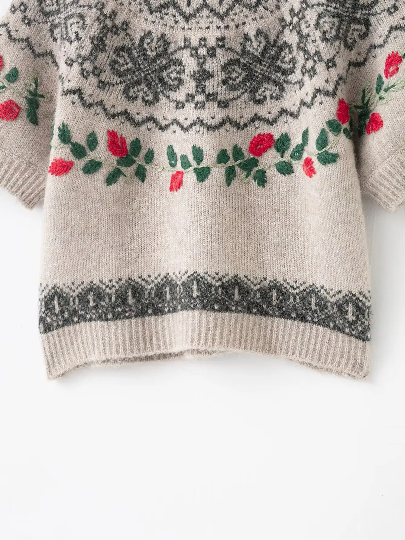 2025 قميص جاكار مطرز بأكمام قصيرة متماسكة أنيق، عصري، نمط جديد، ملابس مكتب مريحة، كاجوال، متعدد الاستخدامات، Vi