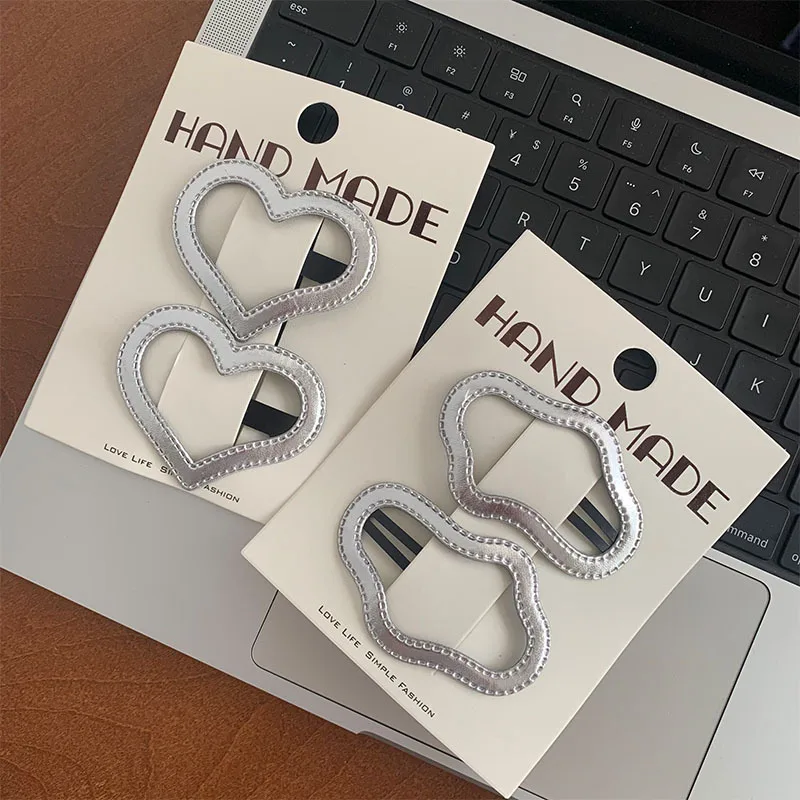 

Серебряные кожаные заколки-звездочки в корейском простом стиле, нескользящие, универсальные, для фиксации боковых прядей, для женщин и подростков