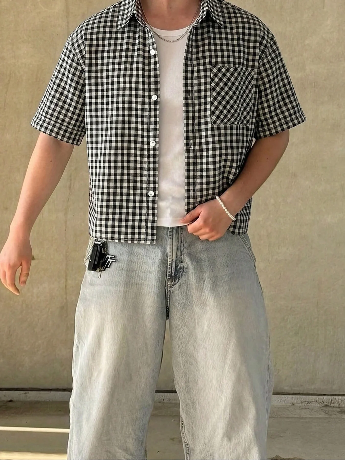 Men’s Vintage-style Checked Cropped Shirt with A Printed Design, Perfect for The Start of The New Term or As A Couple’s Outfit.