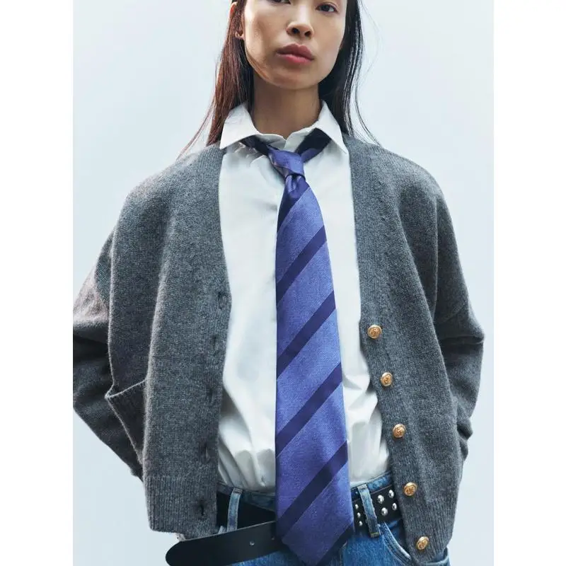 

Autumn Winter New Gold Button Decorated Long Sve V-Ne Knitted Jaet Loose Fit Cardigan Sle Polyester Fiber Regular Sl...