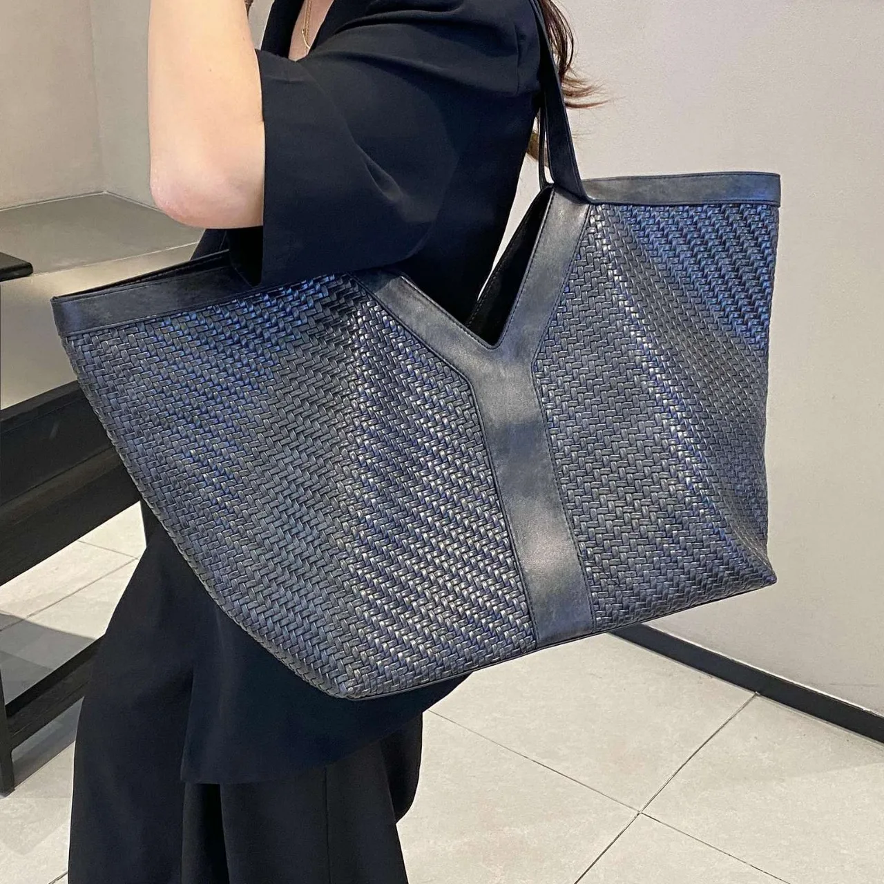 

Popular Classic Elegant Leather Ladies Shoulder Bag Handbag Luxury Designer Large Capacity Fashionable Diaper Bags For Women