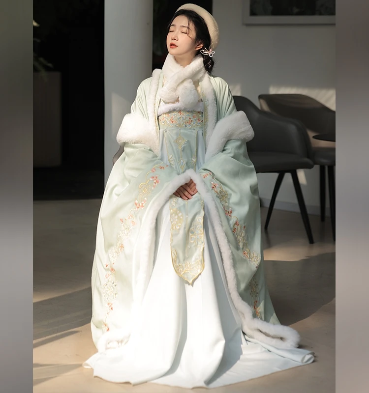 

Wintertime Tang Dynasty Of China Costume Fluffy Embroider Large Coat Chest-high Dress Hanfu Warmth Red Aqua Set