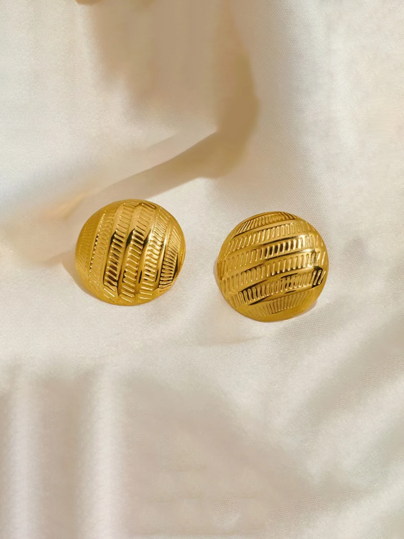 

Fashion Simple Round Stud Earrings, Geometric Stainless Steel Striped Design, Asymmetrical Style, All Seasons