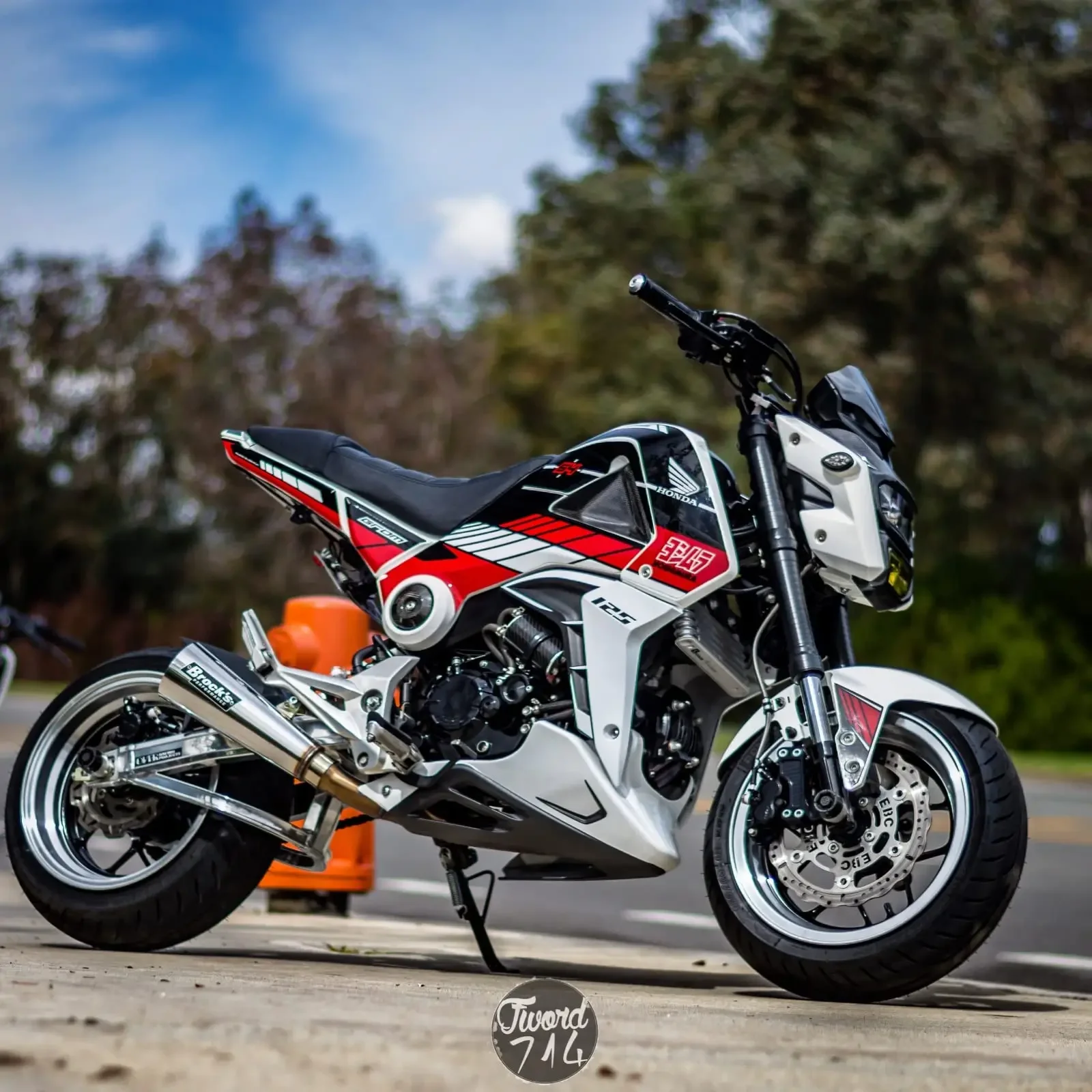 

Motorcycle Carbon Fibre Round Fastener Lock Cover Fit For Honda Grom Msx125 SF 2013-2016 Fairings Kit Parts