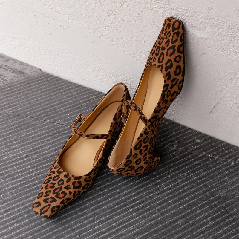 Zapatos de leopardo para mujer, zapatos de tacón sexis de primavera, zapatos de tacón medio para vestido, zapatos de tacón de trabajo europeos con una correa, calzado Mary Jane de ante con punta cuadrada