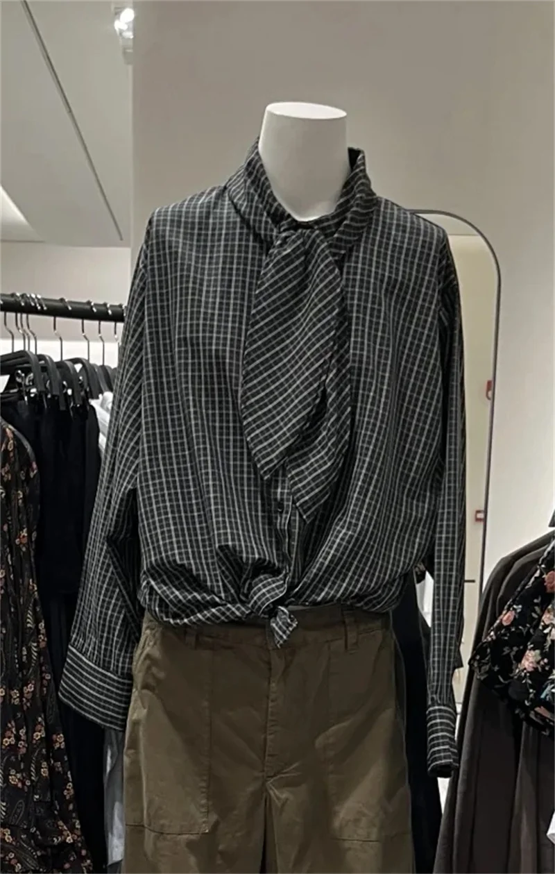 Женская рубашка, осень 2024, Новое поступление, темная клетчатая рубашка с длинными рукавами и украшением в виде шарфа, свободная посадка, повседневная мода, универсальная
