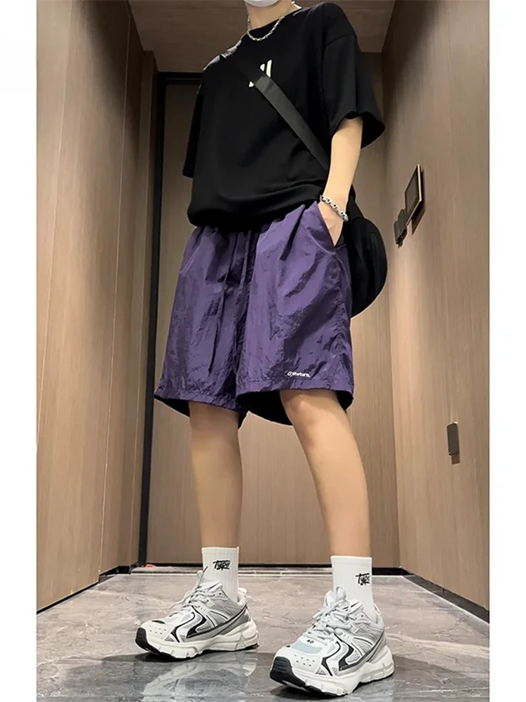 

Мужские спортивные брюки из фиолетового ледяного шелка, летние, тонкие, свободные, широкие, длиной до колена, для баскетбола, в американском уличном стиле