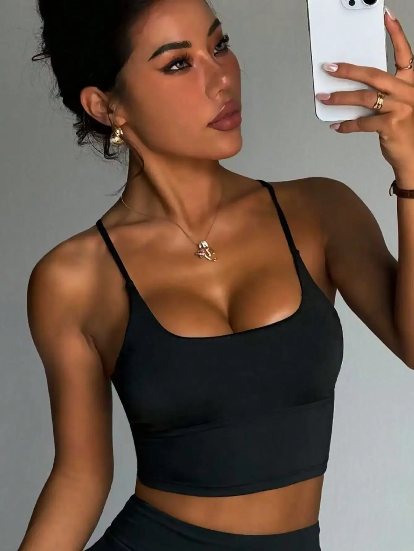 

Women's Solid Color Wireless Criss-Cross Strap Fashionable Knit Sports Bra White summer