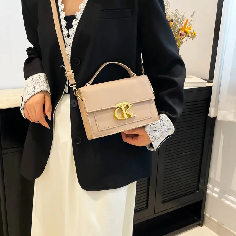 

‌Trendy Women's Shoulder Bag - Simple & Versatile Small Square Messenger Purse, Niche Design with Minimalist Atmosphere‌