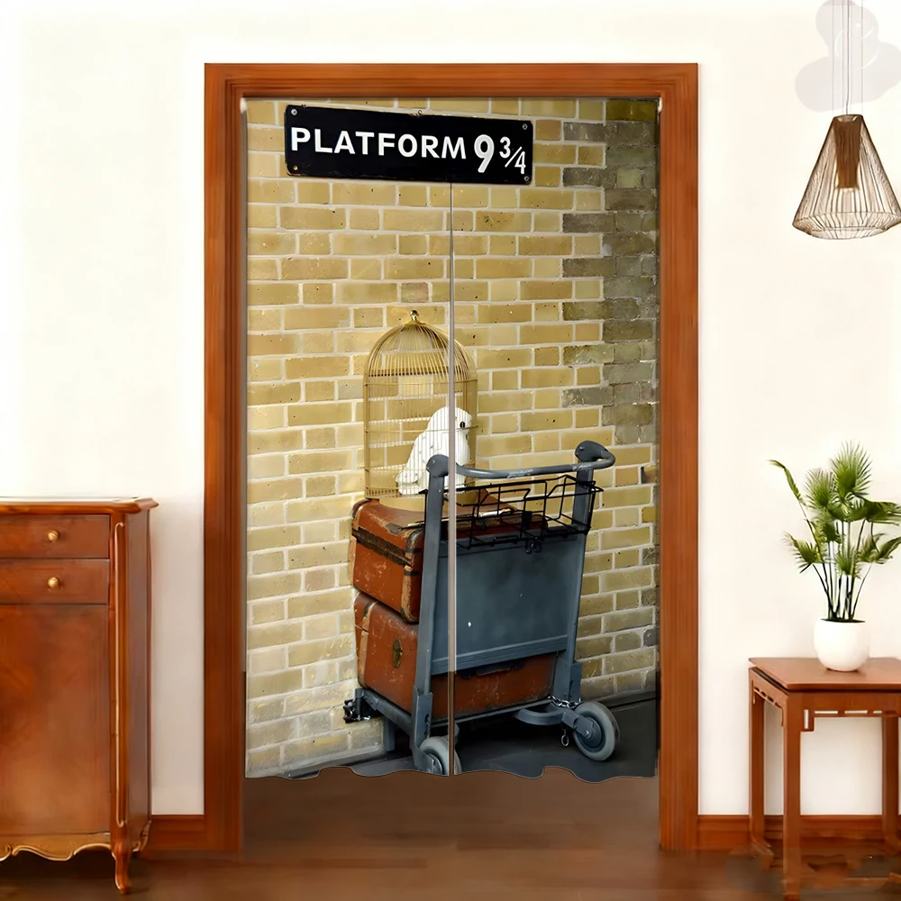 Harryy Potters 9/4-Zug-Plattform, Backsteinmauer, Fotografie-Hintergrund, magische Schultür, hängendes Banner, halber Vorhang, Baby-Portrait