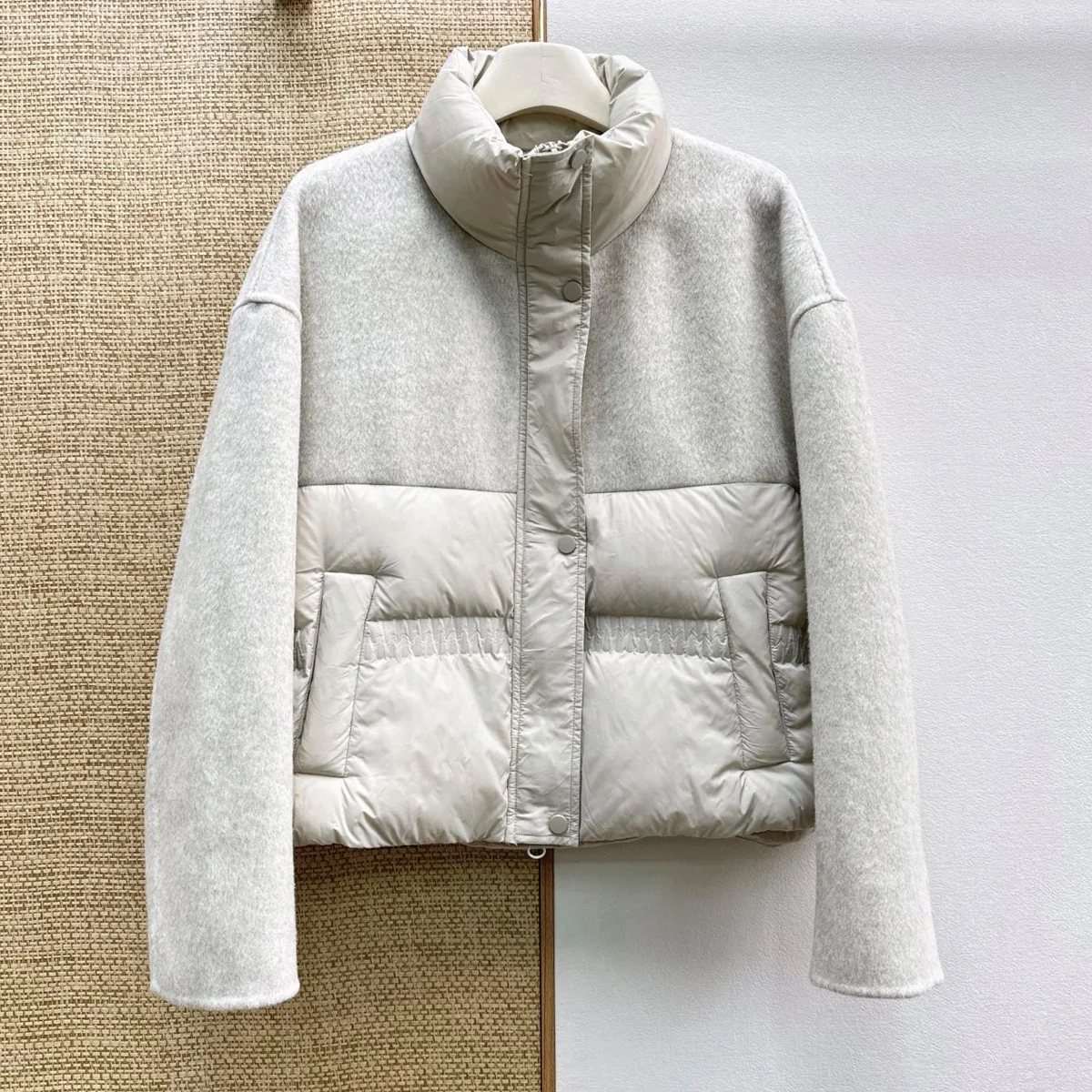 High Quality Women Stand Collar Spliced Puffer Jacket, Loose Short Snap Button Outerwear with Elastic Waist lyt26102202