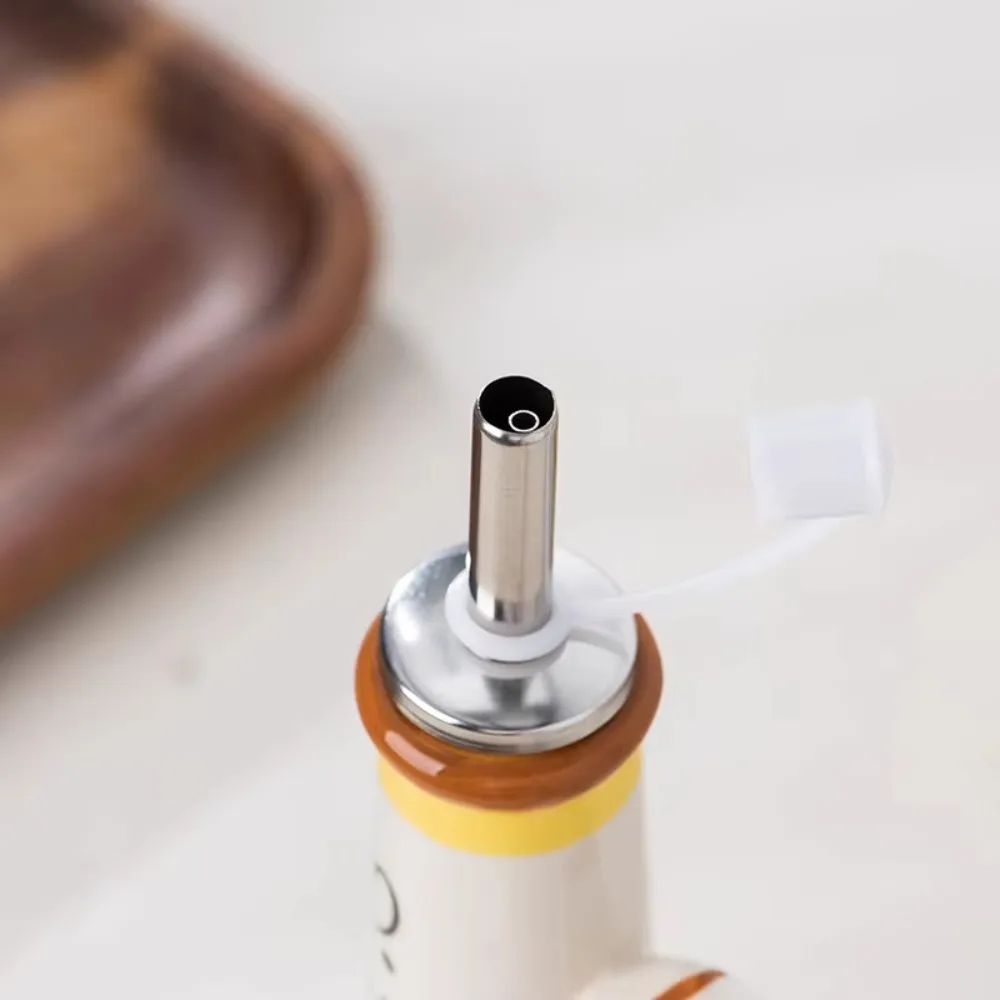 European-style Olive Oil Dispenser Ceramic Under-glazed Oil Pot with Dust Lid Refillable Soy Sauce Bottle Restaurant