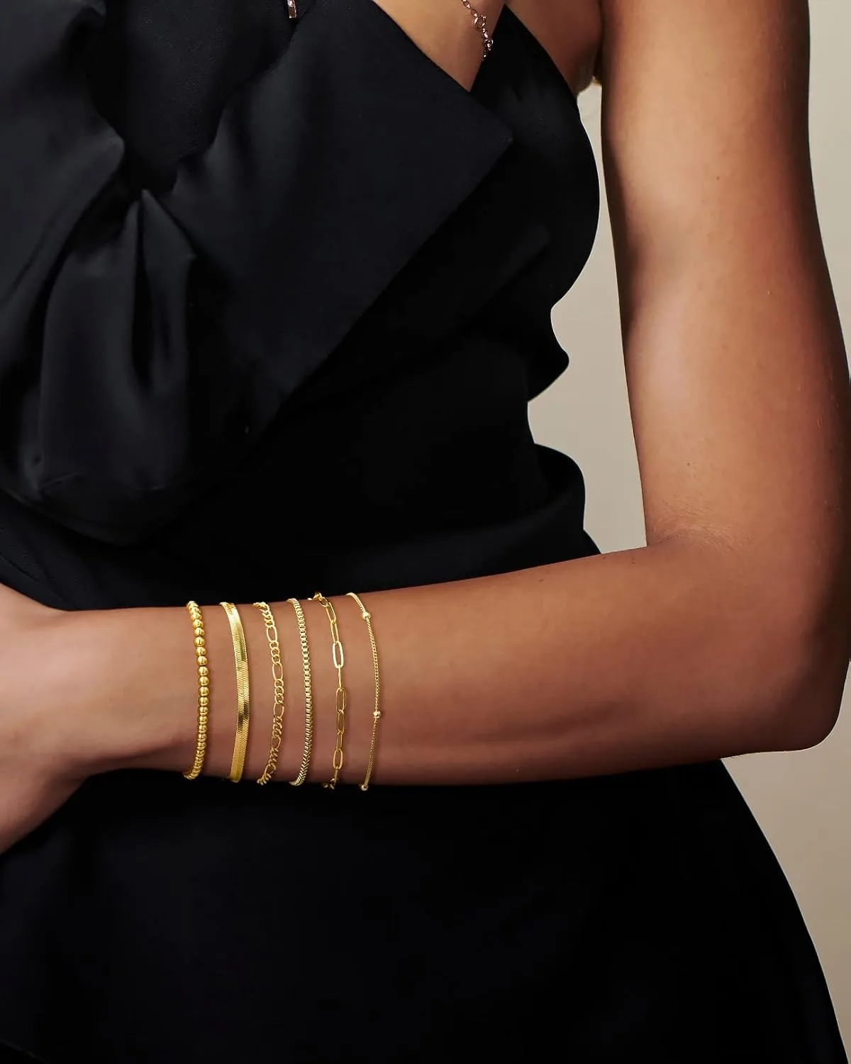 أساور الذهب للنساء مقاوم للماء 14K طقم مجوهرات مطلية بالذهب للنساء العصرية ThinDainty تكويم الكوبية ربط مشبك ورق سلسلة