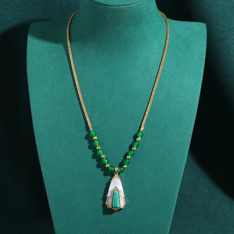 

Vintage Green Necklace Pendant Beads Gold Color Big Peacock Natural Stone Retro Design Luxury Valentine's Day Women Party New