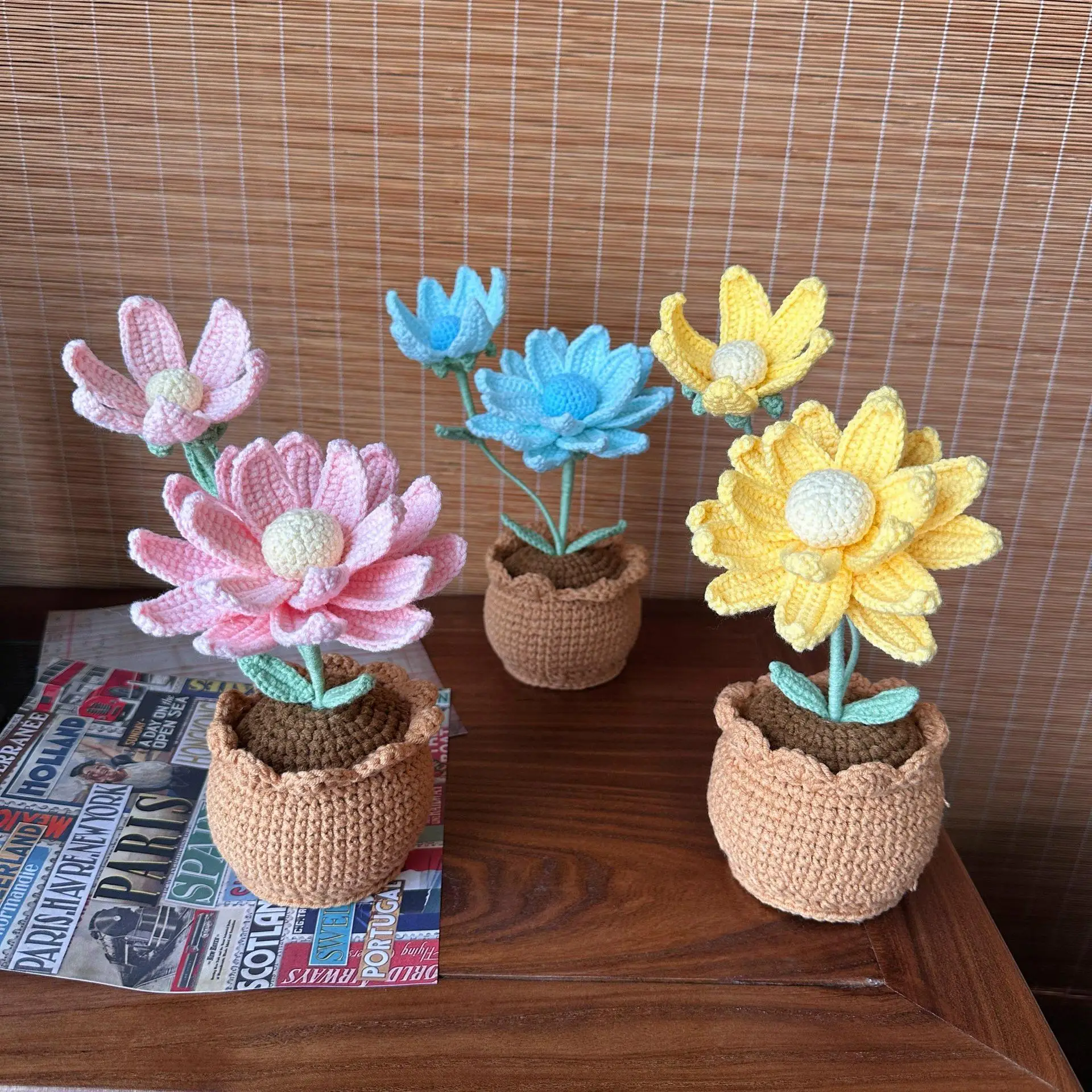 Finished hand-crocheted lotus potted plant bouquet, made of wool, perfect for Christmas gifts and home decoration